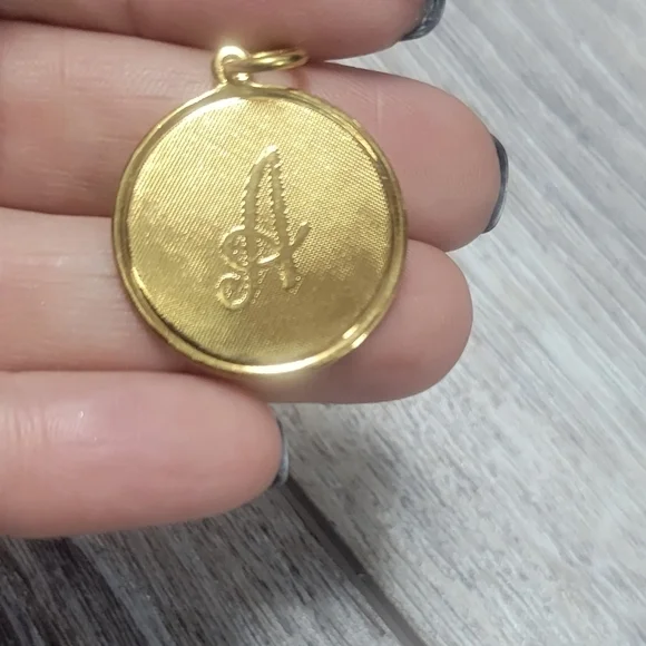 Moon & Lola Medium Dalton Gold Toned Initial Pendant B C D E H J K L R - Picture 6 of 9